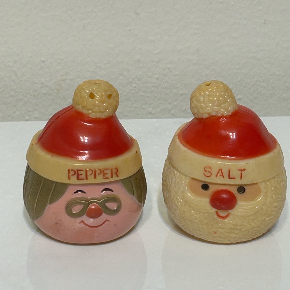 Vintage Santa 🎅 and Mrs Claus 🤶 Salt‎ Pepper Shakers